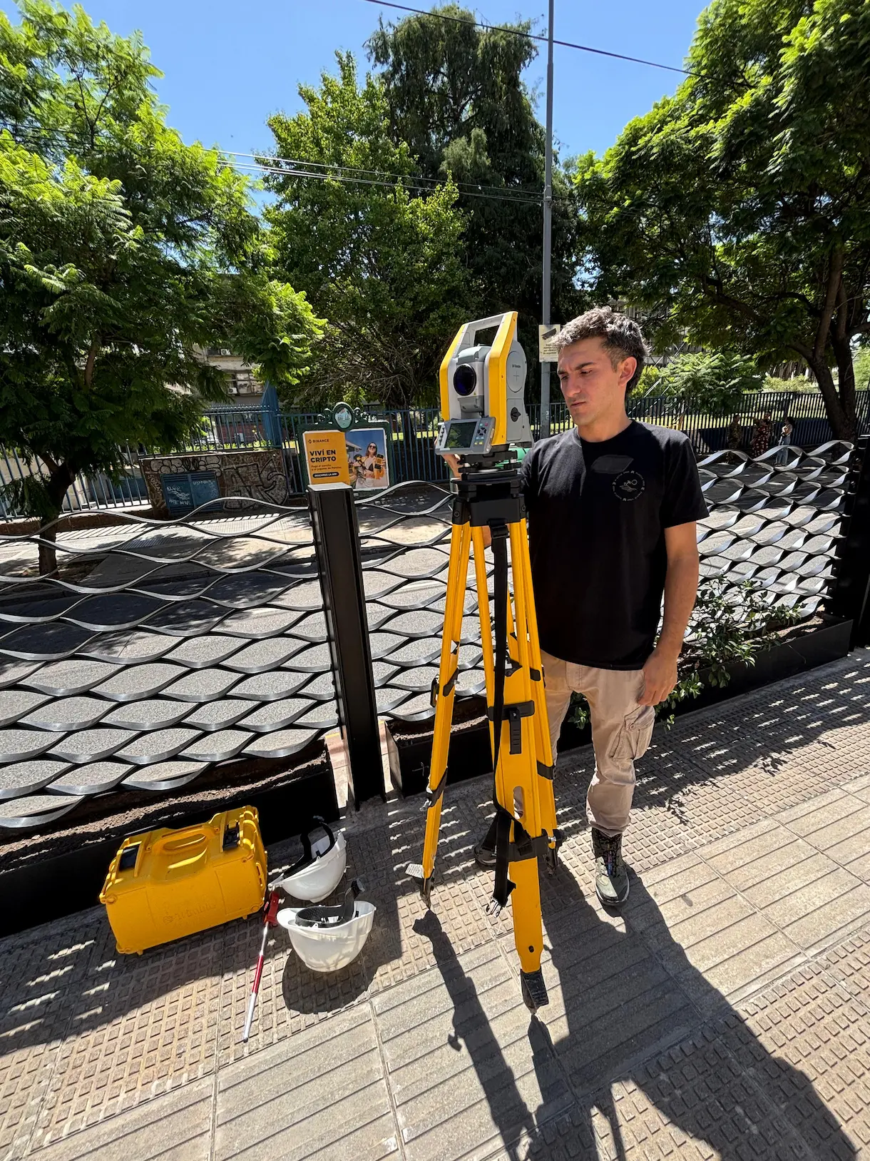 Relevamiento topográfico urbano con estación total en avenida de Buenos Aires